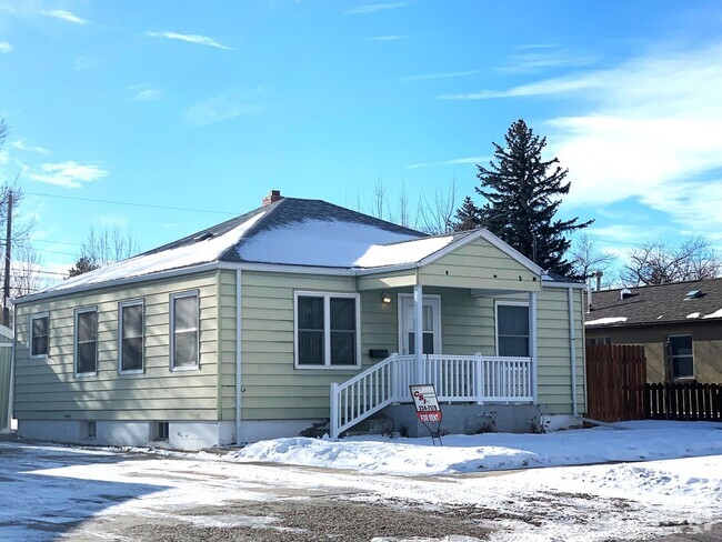 Building Photo - New Flooring & Paint! Rental