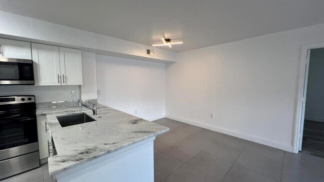 Photo - 191 SW Palm Dr Unit 105