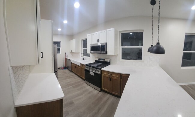 Photo - 639 Algona Ave