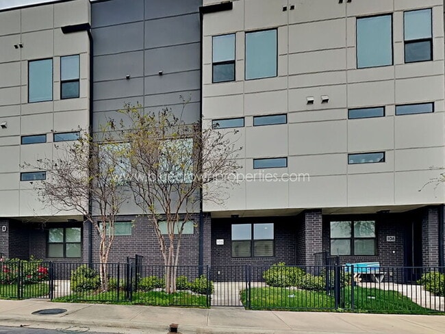 Building Photo - 1625 Hickory St
