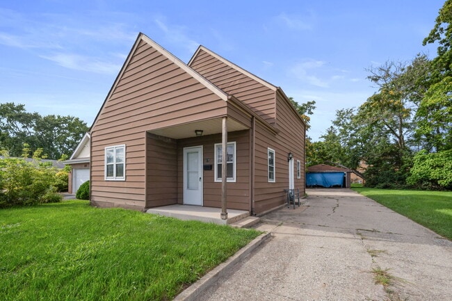 Building Photo - 17 W 30th Pl Rental