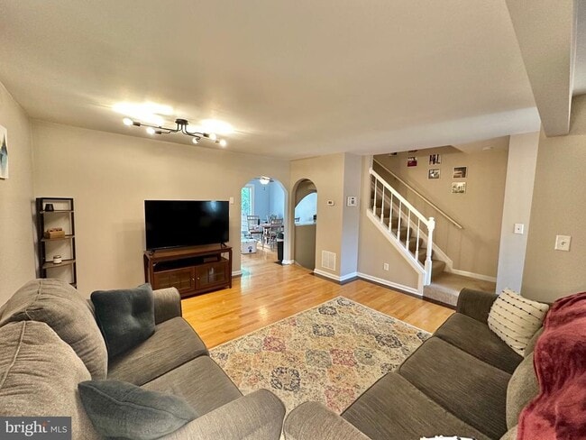 Photo - 103 Staunton Ct