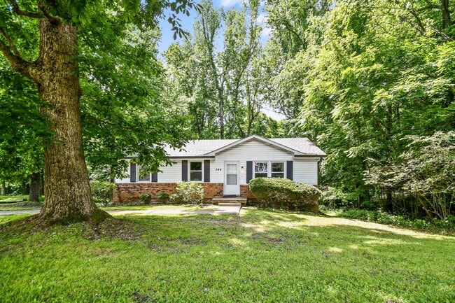 Building Photo - Three Bedroom with Basement!