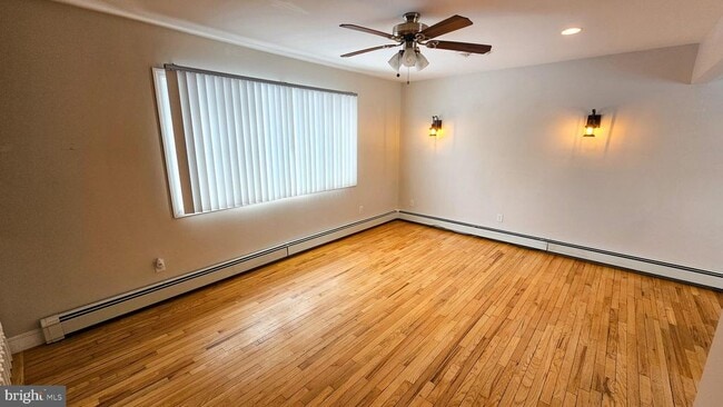 Building Photo - 213 8th St