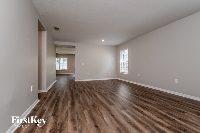 Photo - 6623 Waterton Dr