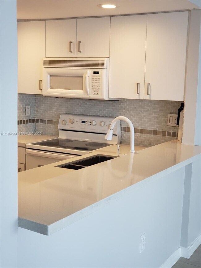 Photo - 600 NE 36th St Unidad 1116