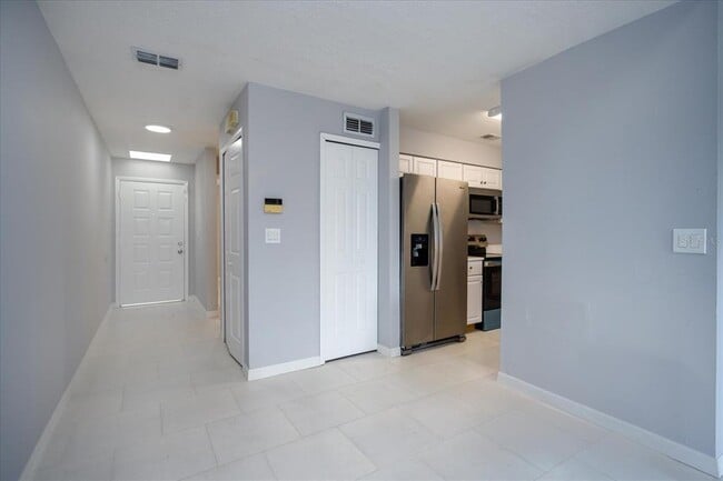 2703 Hunt Club Ln