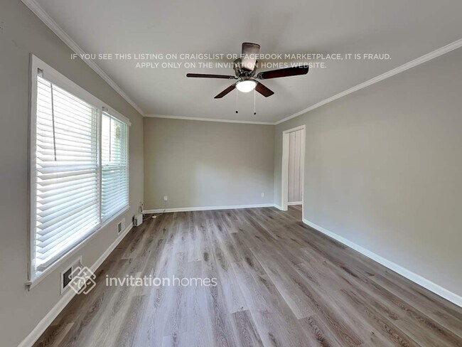 Photo - 3582 Highwood Dr SW