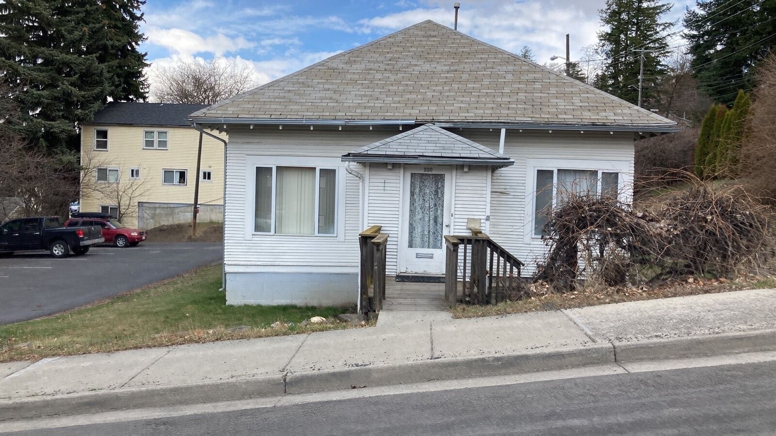 Photo - 230 SE Pine St Unit #1