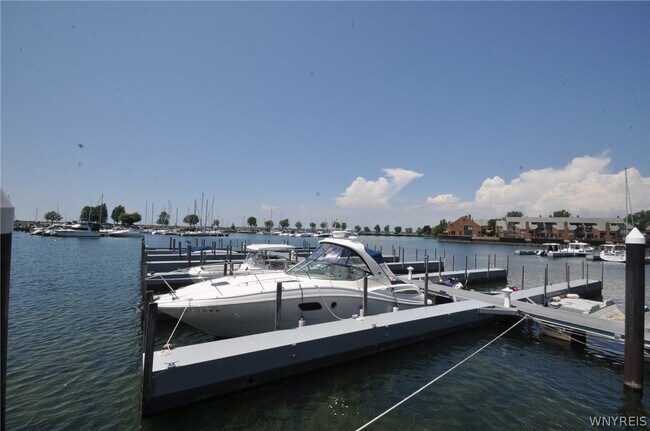 40 Waterfront Cir