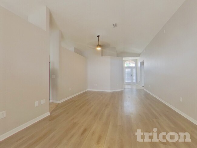 7956 Floradora Dr