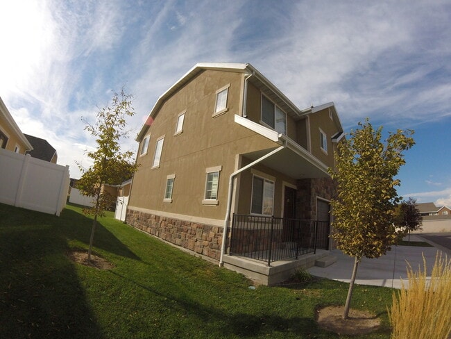Photo - Beautiful Draper Town Home
