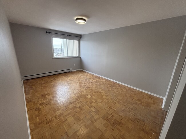 Photo - 1061 Queen's Blvd Unité 602