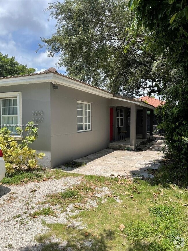 Building Photo - 3227 Oak Ave Unit 3227 Rental