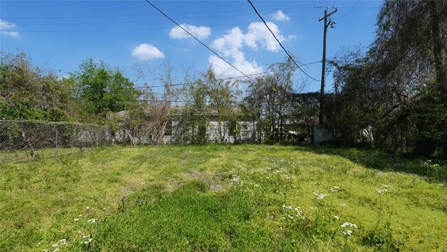 Building Photo - 410 Clinton Park St