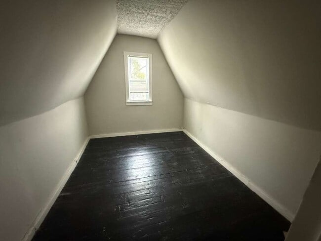 Photo - 3 BED 1.5 BATH BEAUTIFUL SINGLE HOME!