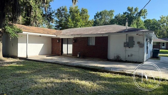 Photo - WINTER MOVE-IN SPECIAL: 50% OFF 1ST FULL MONTH OF RENT** (**see description for details)