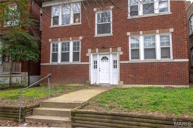 Building Photo - 2852 Shenandoah Ave Unit #1W