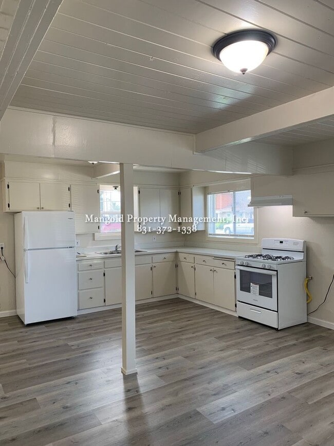 Photo - Inviting 4 Bed/2 Bath Home with Spacious Backyard