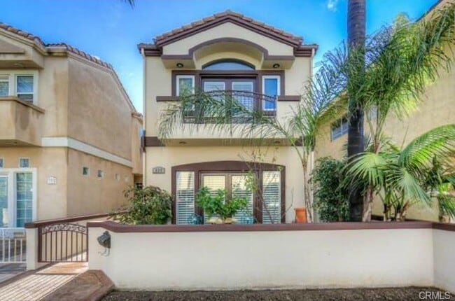 Building Photo - Downtown Huntington Beach - Beachfront Gorgeous Home - Stunning Remodel!!!