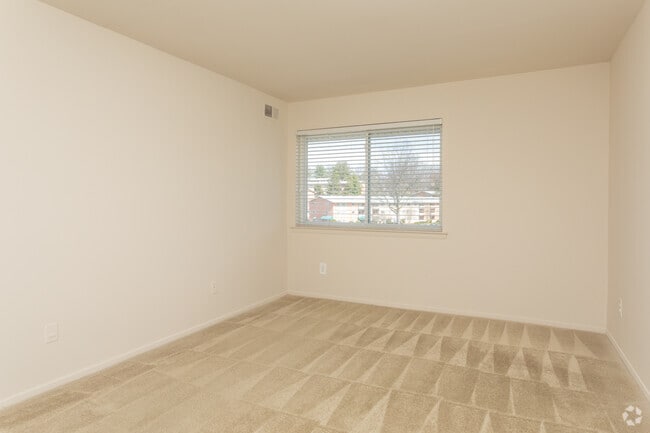 2BR, 1.5BA - 943 SF
