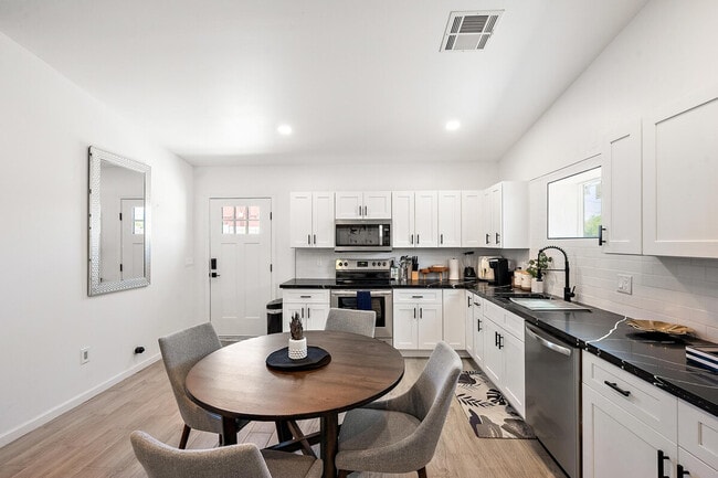 Photo - 5148 N 22nd Ave Unidad ID1244330P