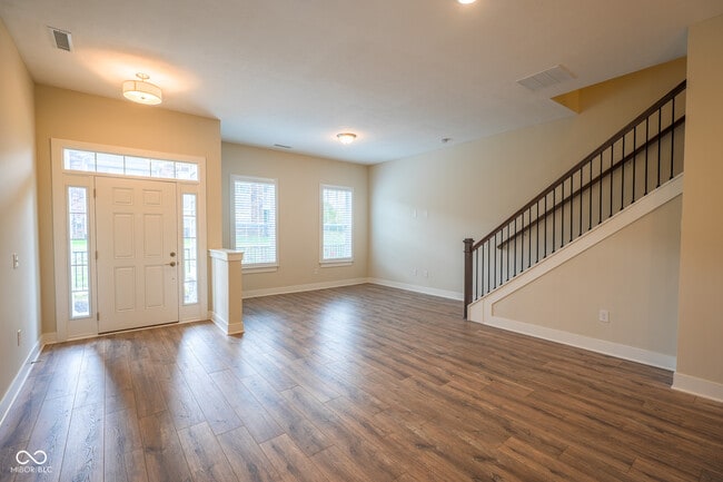 Photo - 537 Steinbeck Pl