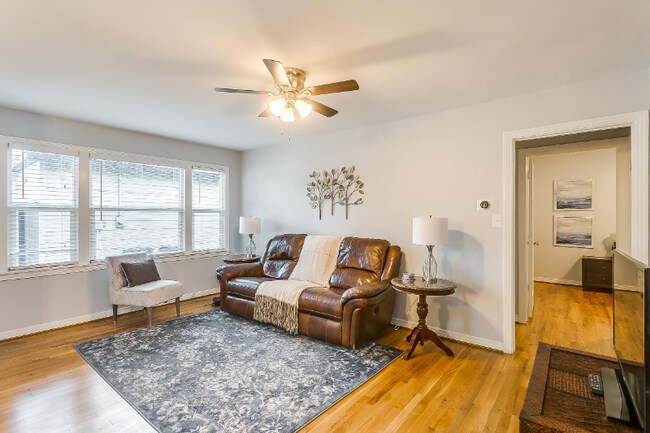 Photo - 4704 Collinwood Ave