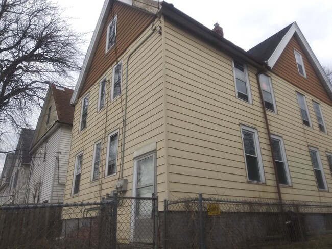 Photo - 1219-21 N 33rd St Unit 1221 upper