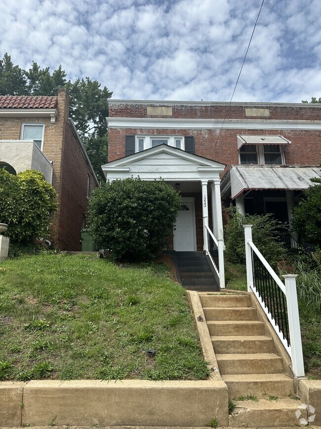Building Photo - 1222 Wallace St Rental