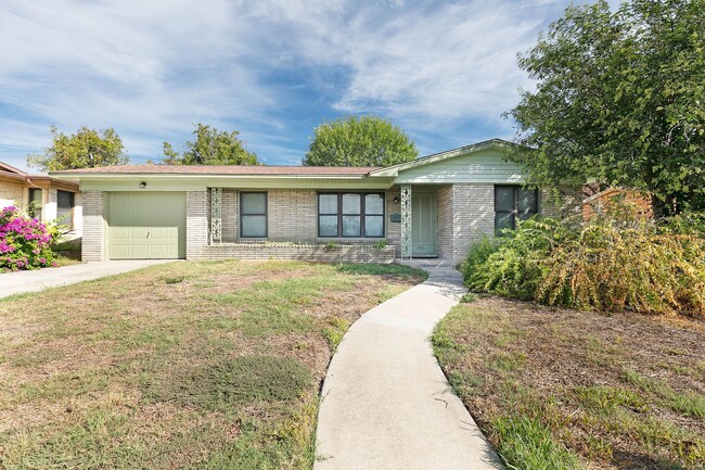 Dellview Neighborhood~Charming Mid-Century... - Dellview Neighborhood~Charming Mid-Century... House