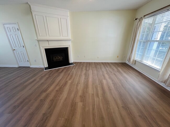 Photo - 205 Wellisford Ct