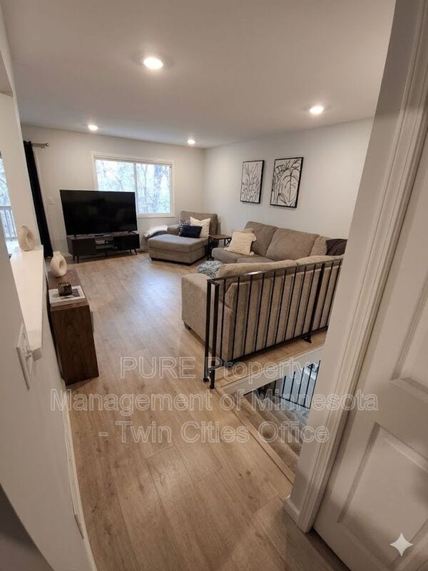 Photo - 4494 Woodgate Point