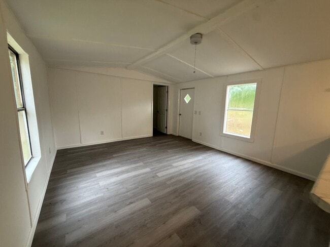 Photo - 3 Bedrooms, 1.5 Bathroom - Mobile home in Armuchee!