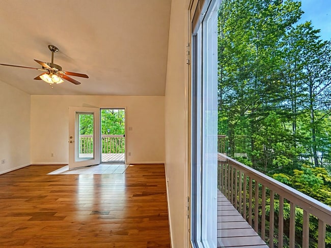 Building Photo - 10 Hillsboro Dr