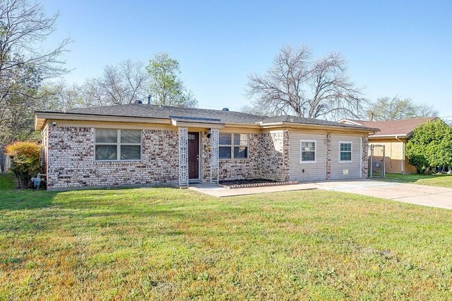 Photo - Great 4 Bed, 2 Bath Rental Available for New Tenants- 76134