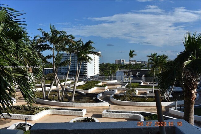 Building Photo - 13499 Biscayne Blvd Unit 502