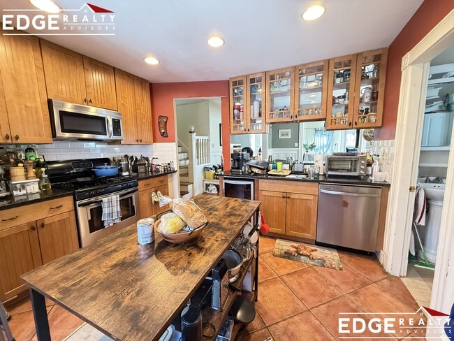 Building Photo - 25 Burton St Unit 2