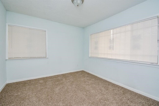 Building Photo - 917 Defender St