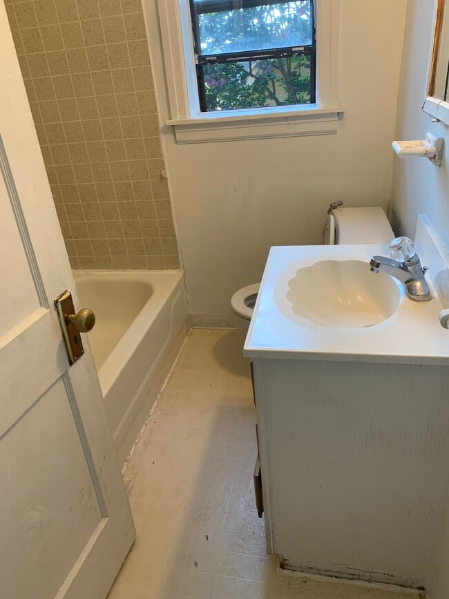 Photo - 2425 Bartlett Blvd