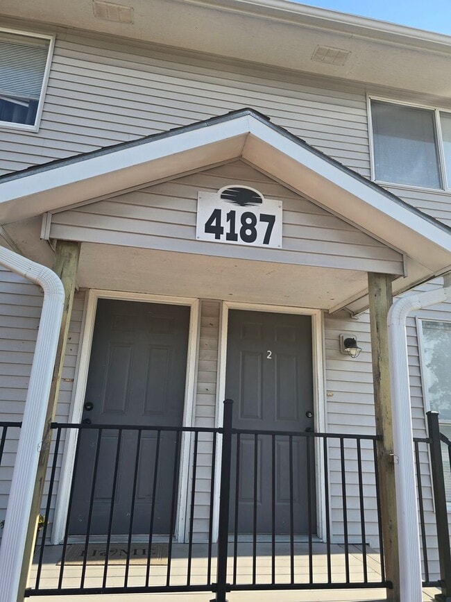 Building Photo - Remodeled Studio Apartment Unit 4187 Sunset Dr Apt 3