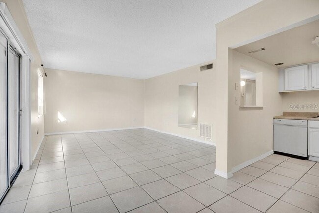 Photo - 2507 N Alafaya Trail Unidad 10