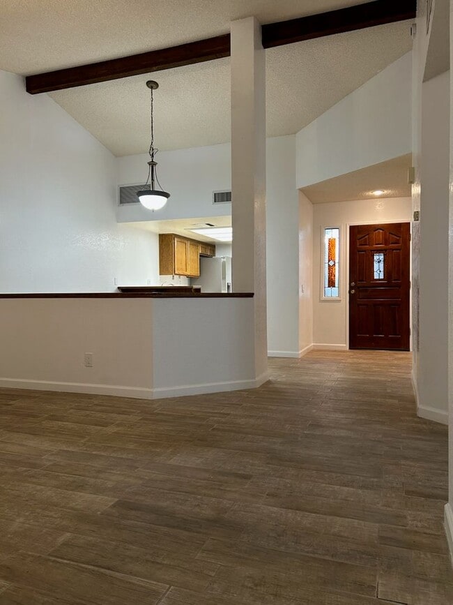 329 Del Mar Ln