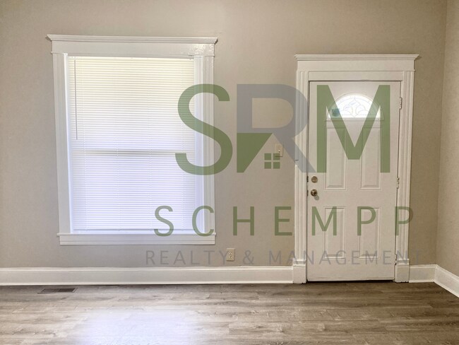 Photo - 3 Bedroom house with bonus room in Portland!- Section 8 accepted