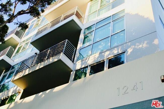 Building Photo - 1241 5th St Unit 201 Rental