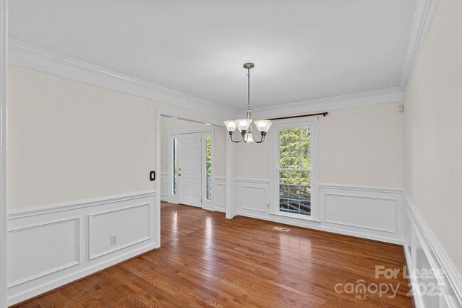 Photo - 7117 Kinsmore Ln