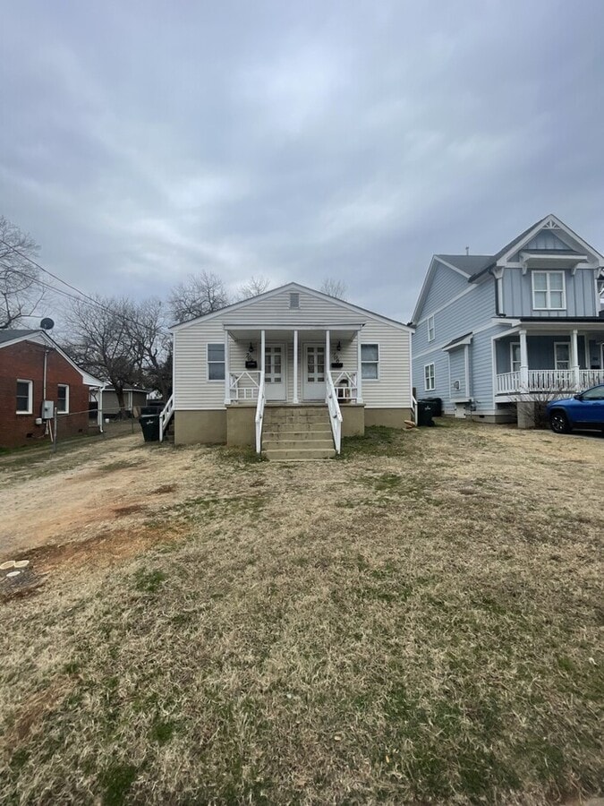 1 bed 1 bath Triplex - 1 bed 1 bath Triplex