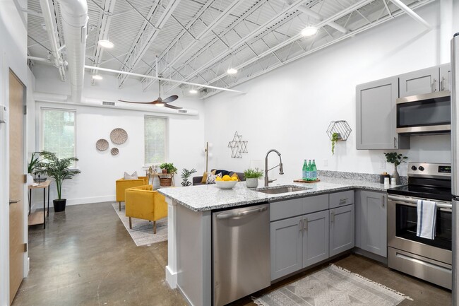 Photo - Lifted, Driftin', Higher than the Ceiling Unit 02