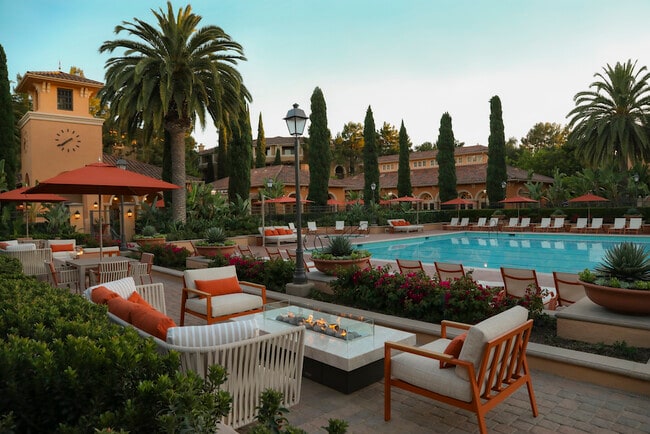 Newport Bluffs Apartment Village
