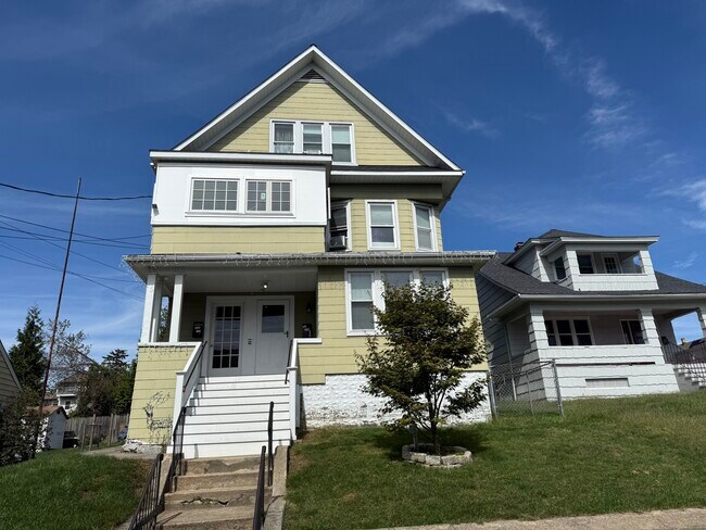 Photo - 556 Hawley Ave